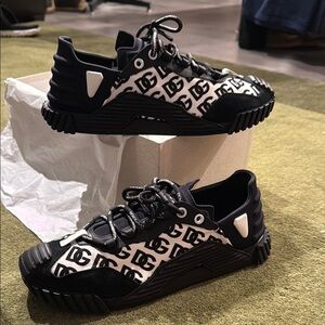 Dolce & Gabbana logo print Black and White Sneakers. Worn once. Dope!